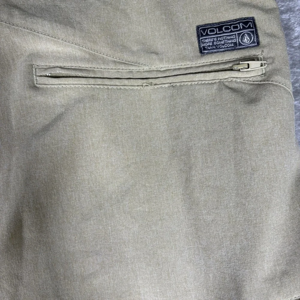 Volcom Men Shorts 36 Khaki Chino Twill Button Zipper Logo Beach Coastal Surfer‎